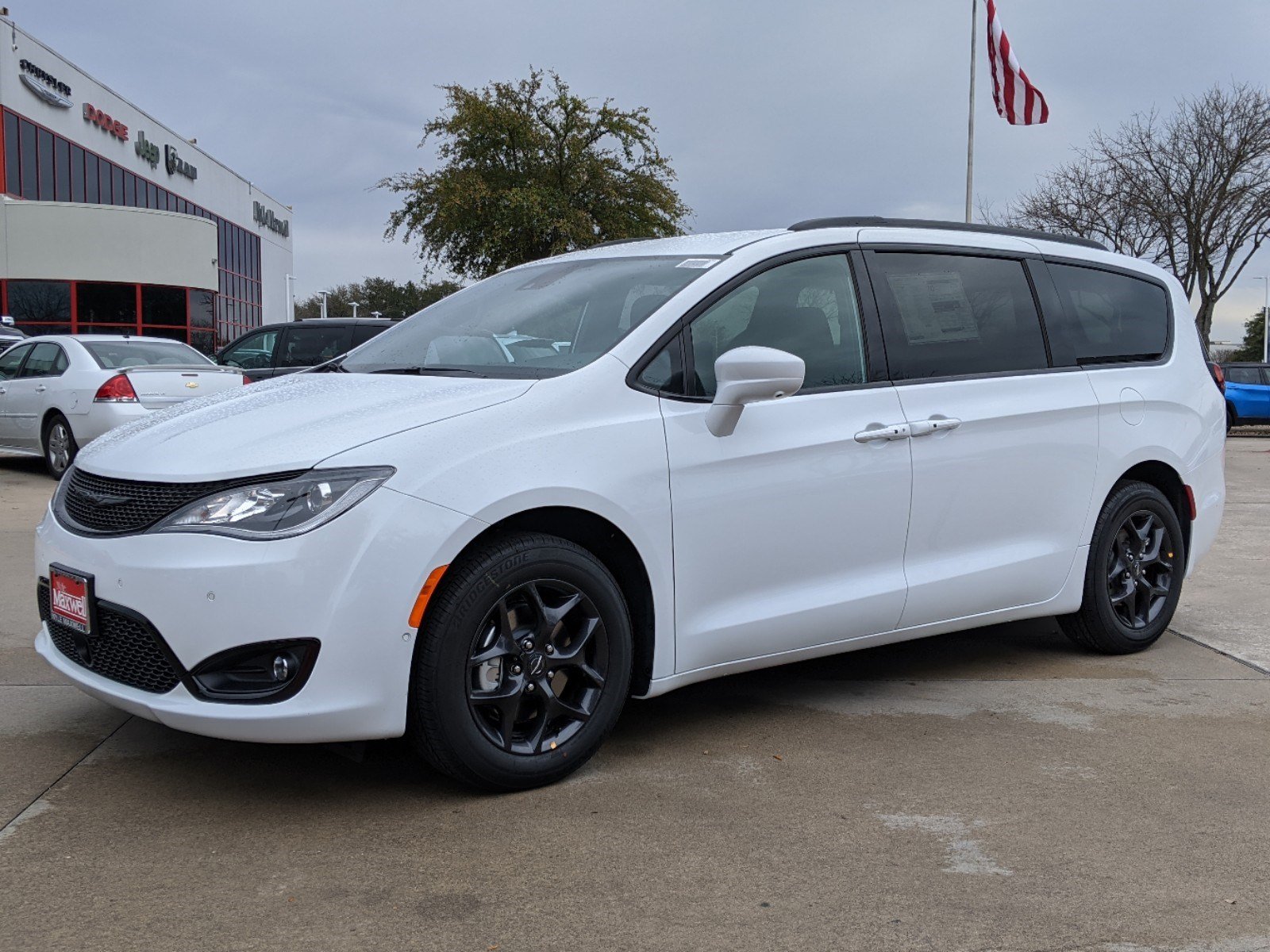 Chrysler pacifica touring l